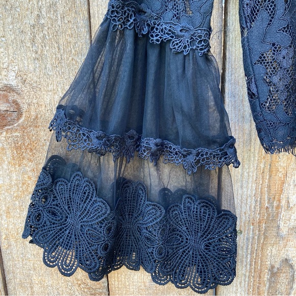 NWT LF SEEK THE LABEL All Over Lace Top Size Small - Picture 6 of 14